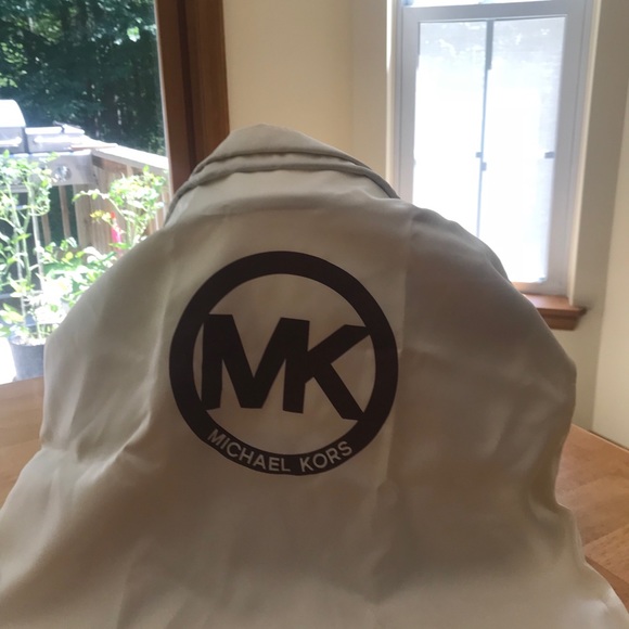 Michael Kors Hamilton Medium Lock and Key Bag - Picture 4 of 11